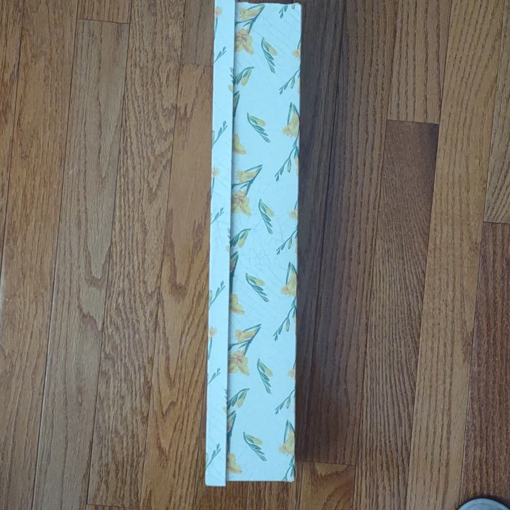 Asquith & Somerset drawer liner. freesia pattern